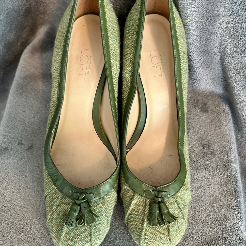 Ann Taylor LOFT Green Heels Elegant and Sophisticated